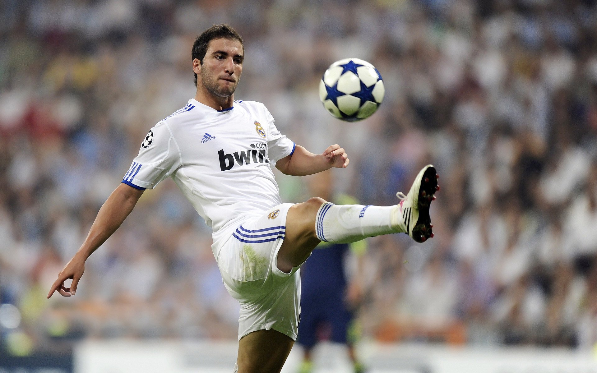 中超联赛国家队爆冷 球迷分析战术失误，中超联赛足球队